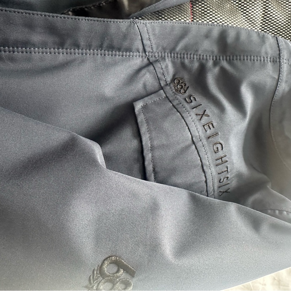 Women’s 686 snowboard jacket - navy, like new - Picture 3 of 4